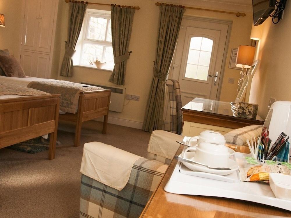 The Boatside Inn Warden  Extérieur photo